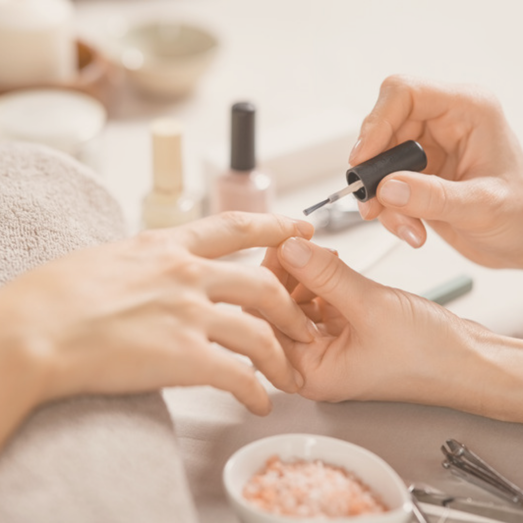 Pose de vernis semi-permanent mains, Institut Ladyman Héricourt